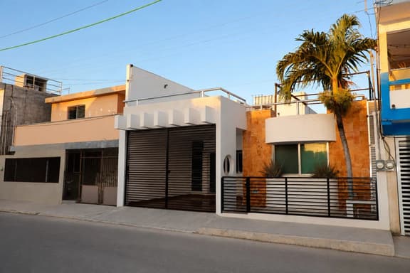 Casa con alberca en el centro de Puerto Progreso - Image 1